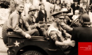 A bord d'une jeep, la police militaire alliée (Anglais, Français, Américains et Soviétique) patrouille dans Vienne.